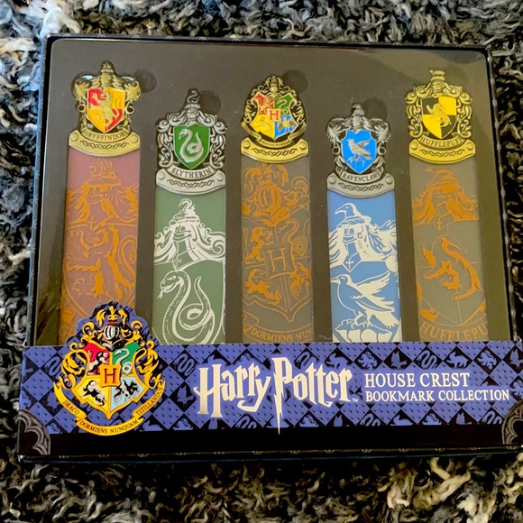 Harry potter house crest bookmark collection NWT